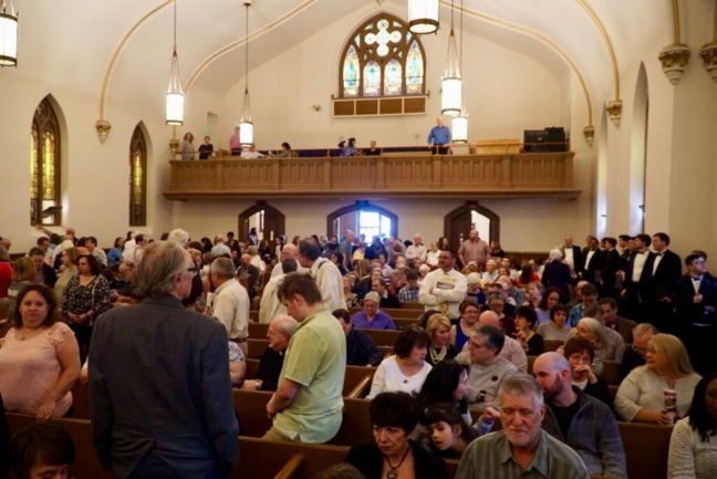 Easton's First Presbyterian Church filling up
